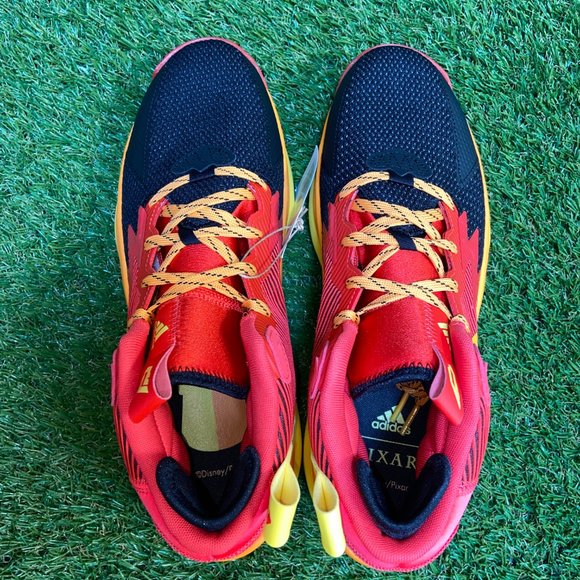 Athletic_Shoes